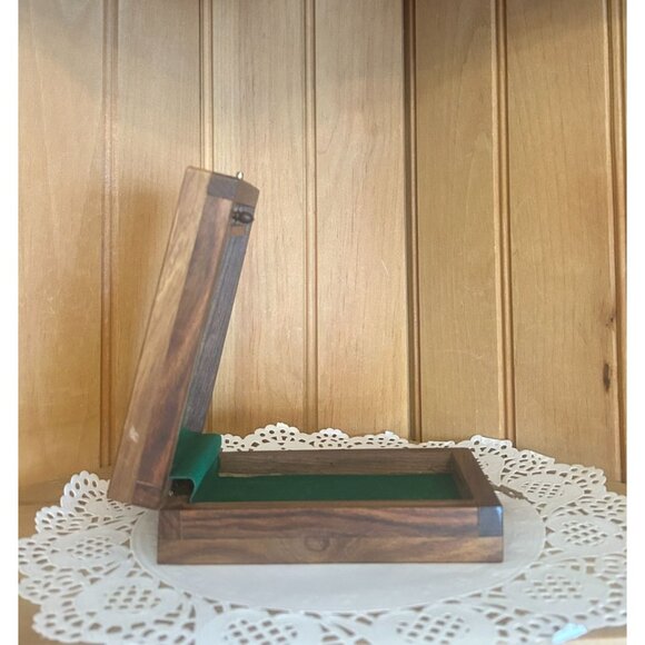 Vintage Folding Wooden Cribbage Board Box Brass Clasp Green Felt Interior - Picture 6 of 6